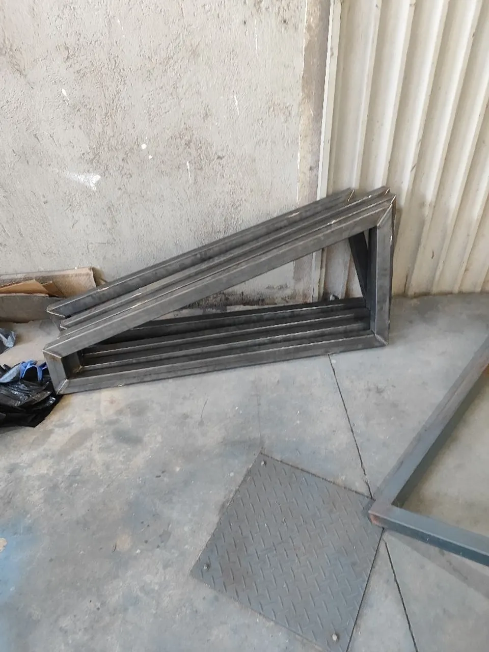 Vaga para soldador MIG / SERRALHEIRO