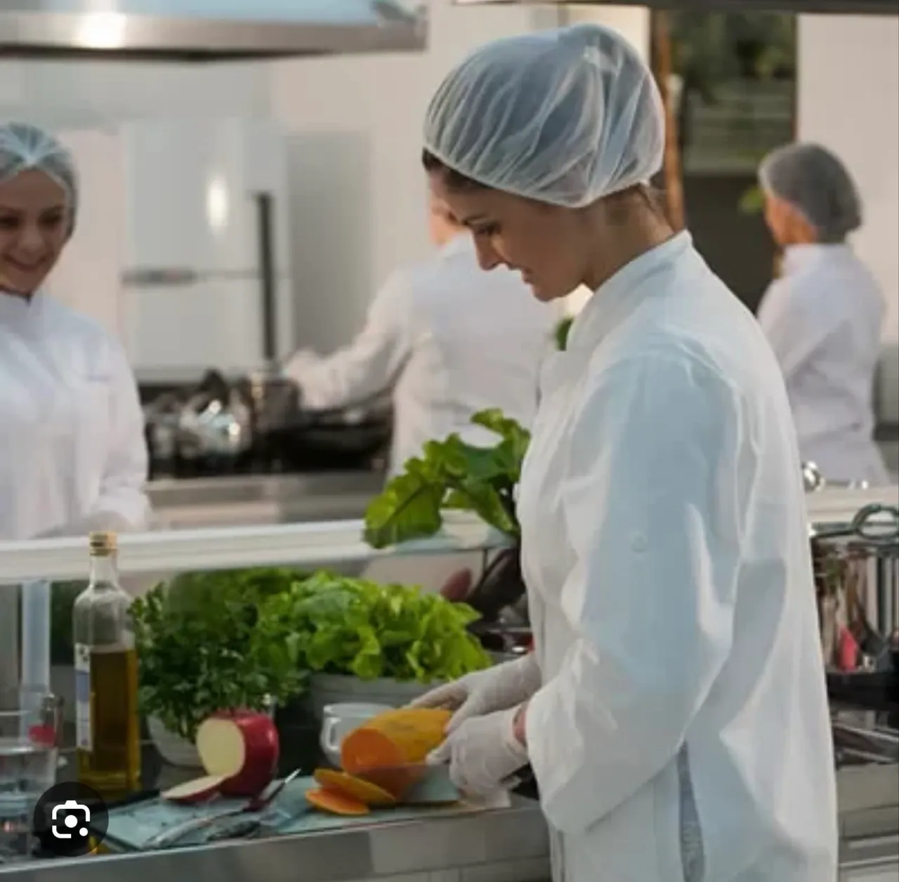 Vaga de emprego – cozinheira 12/36