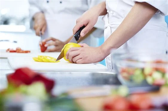 Vaga de Emprego: Auxiliar de Cozinha